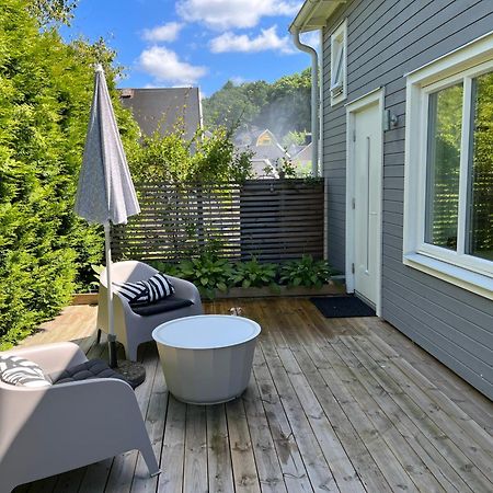 Tiny Grey House With Loft, 15 Min From City Center Gothenburg Exterior photo