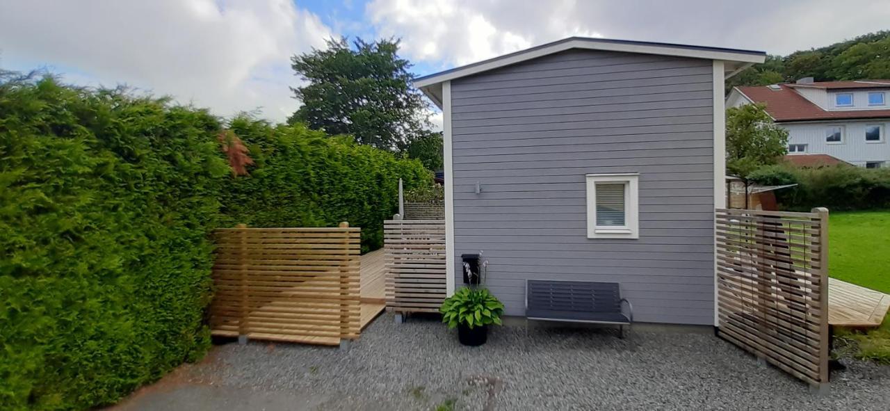 Tiny Grey House With Loft, 15 Min From City Center Gothenburg Exterior photo