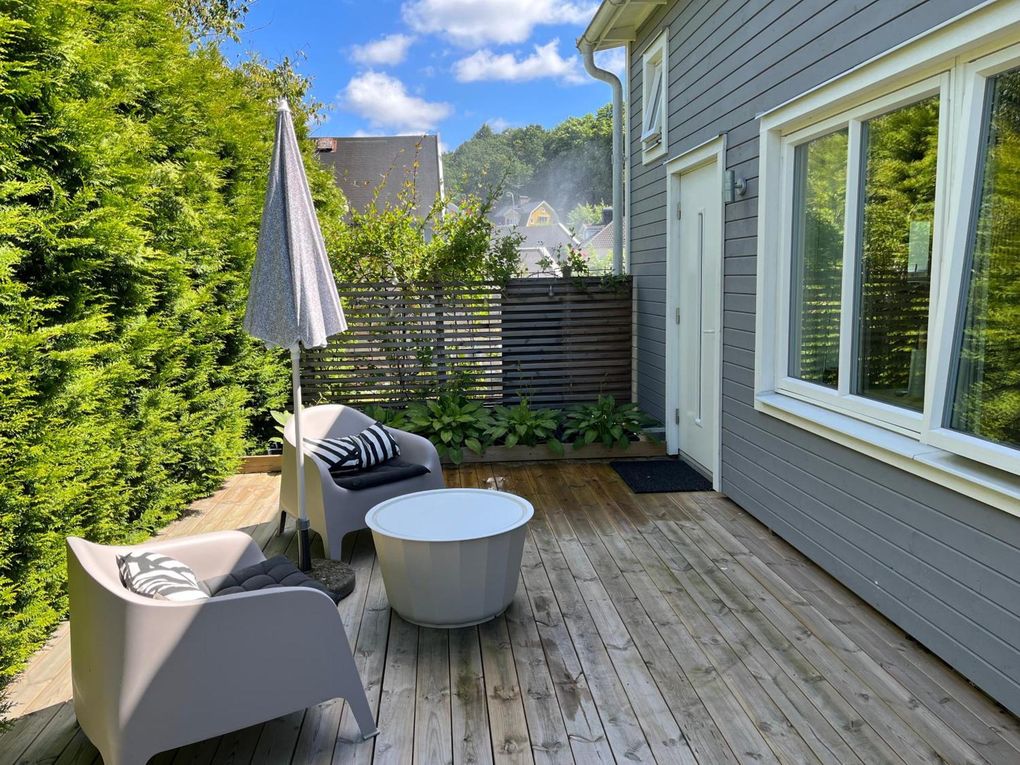 Tiny Grey House With Loft, 15 Min From City Center Gothenburg Exterior photo